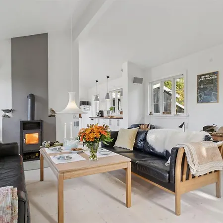 Domi - 1-3km From The Sea By Interhome *